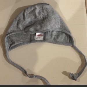 Hanna Andersson bonnet style newborn hat